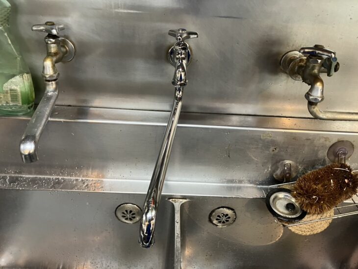 店舗兼住宅の厨房と浴室の水栓交換｜伊豆市