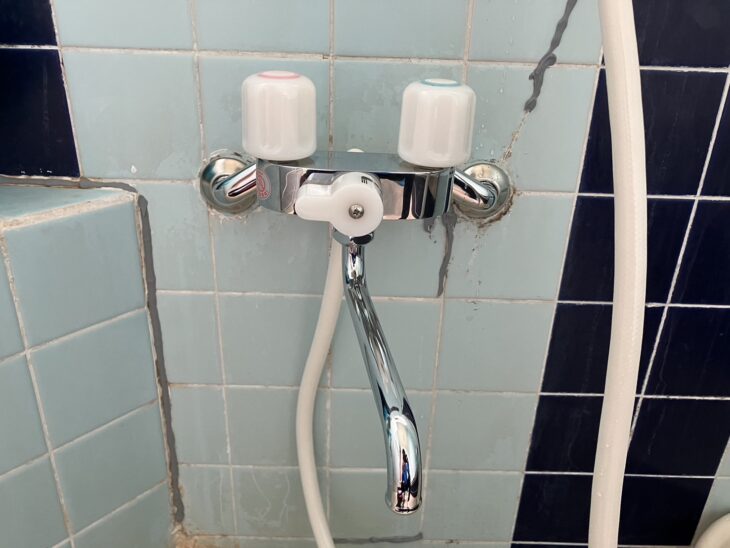 店舗兼住宅の厨房と浴室の水栓交換｜伊豆市