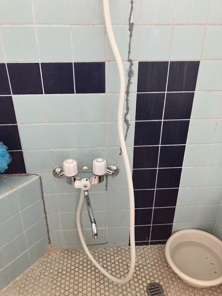 店舗兼住宅の厨房と浴室の水栓交換｜伊豆市