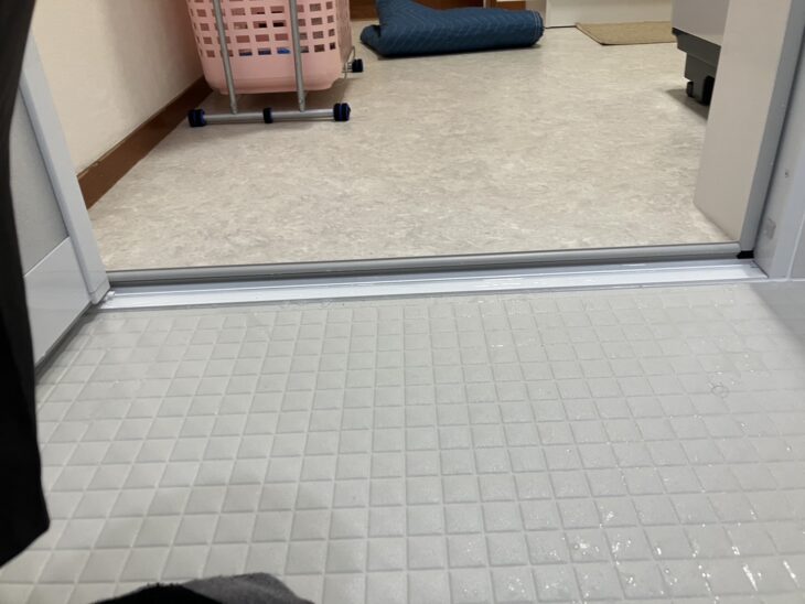 浴室　フラットな床