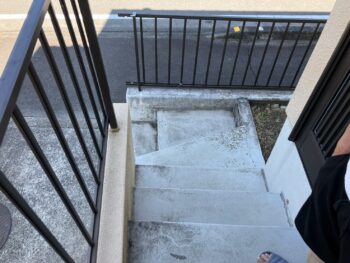 玄関前の外階段