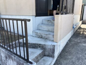 玄関前の外階段