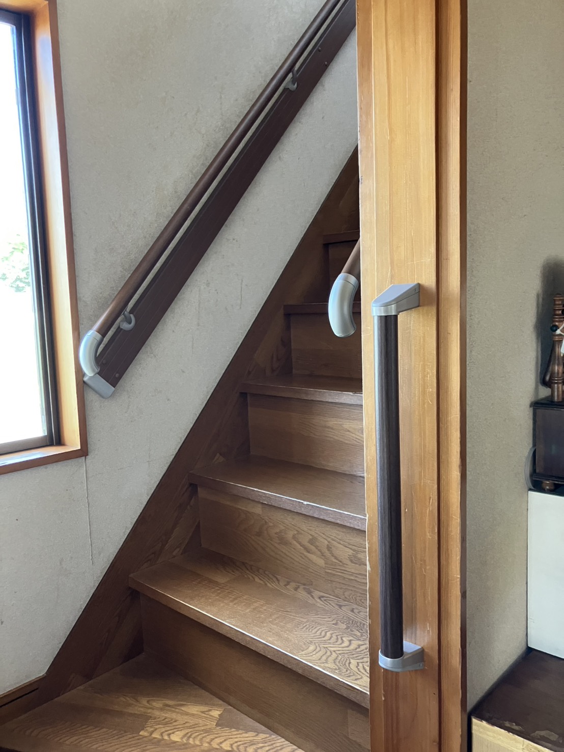 伊豆市｜『お家の階段で転んでしまい骨を折ってしまった』手すり設置