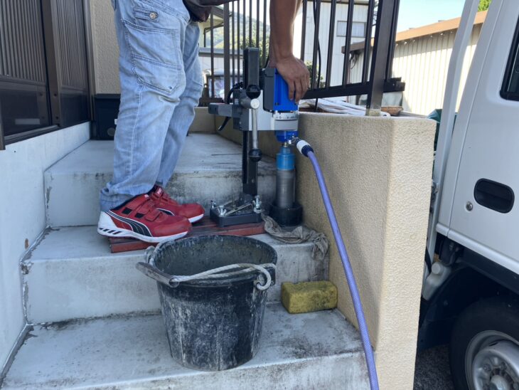 外階段　手すり設置中