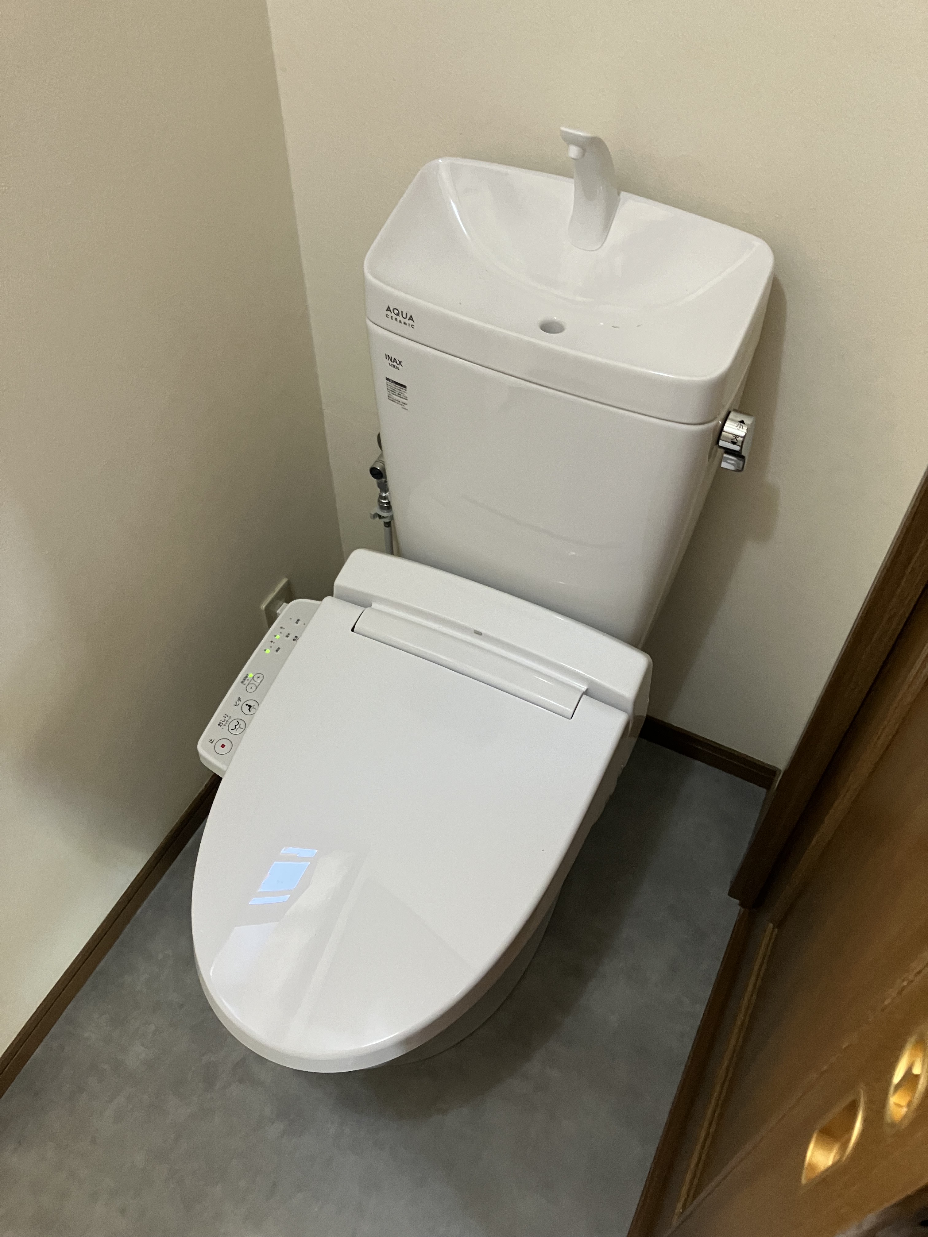 トイレの床をくすみグレーのクッションフロアを採用｜函南町22万円（税込）