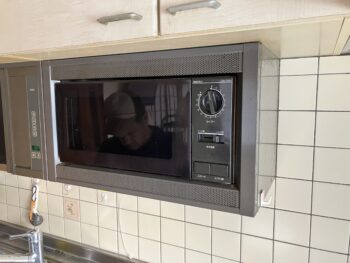 キッチン　吊戸棚　レンジ