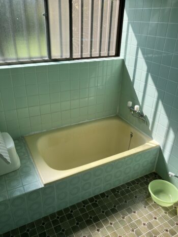 タイル貼りの浴室