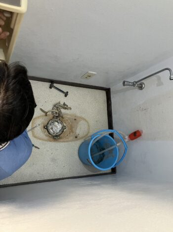 トイレ　解体中