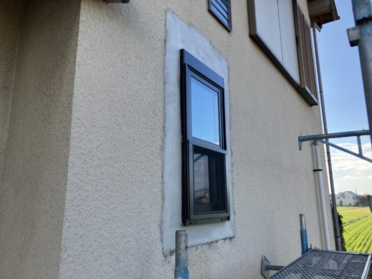 窓　モルタル左官