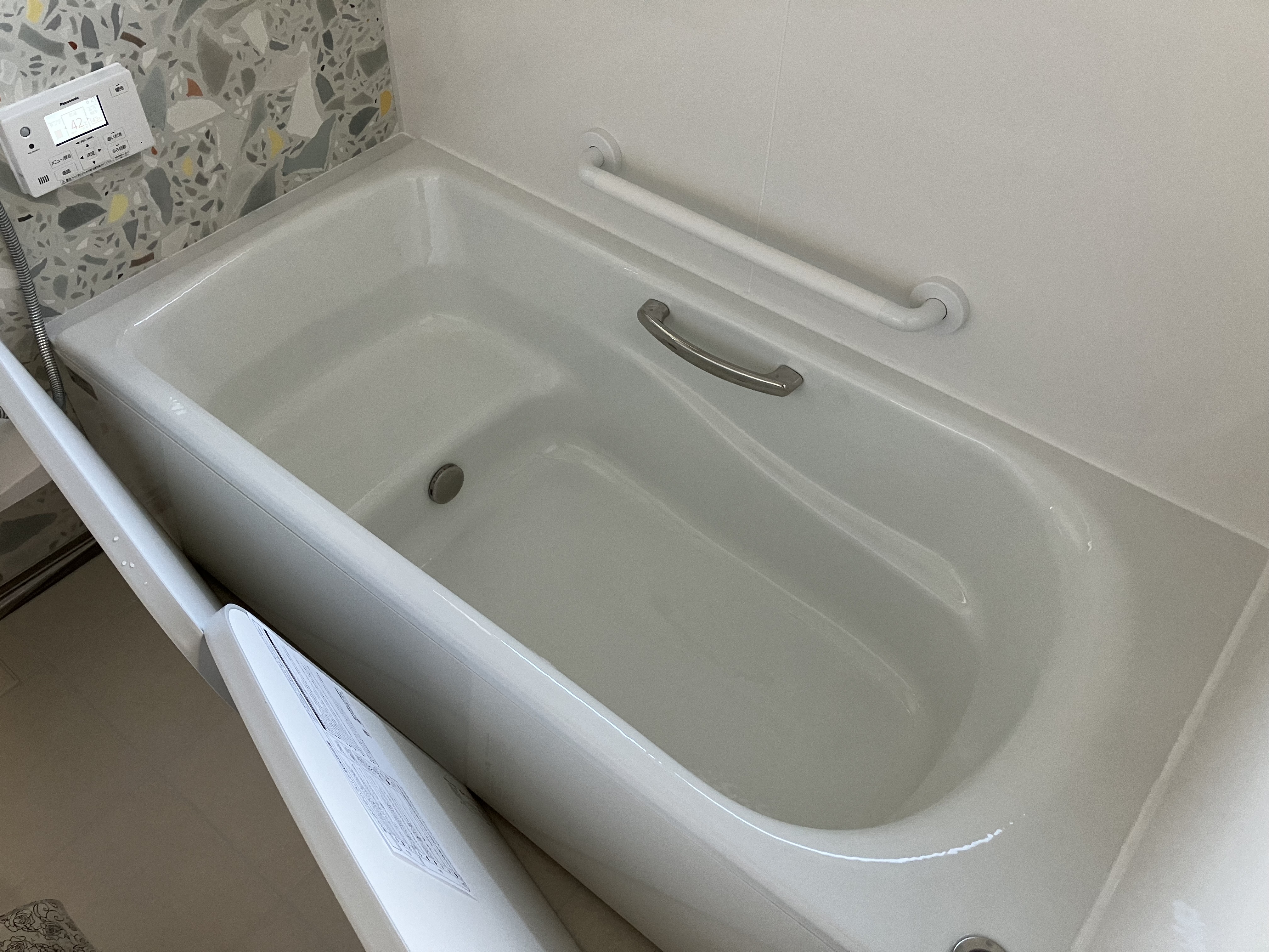 浴室・洗面台はタカラスタンダード、1F2FトイレはTOTO。浴室、階段踊り場の窓も交換|三島市