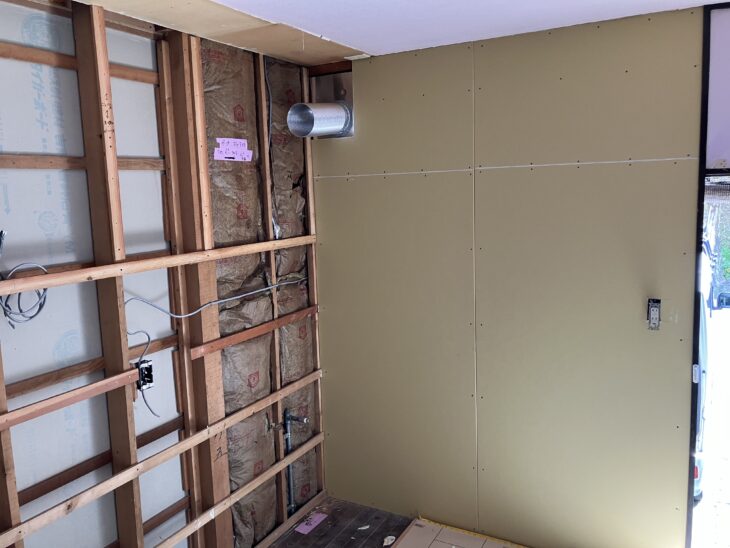 キッチン工事中　壁造作