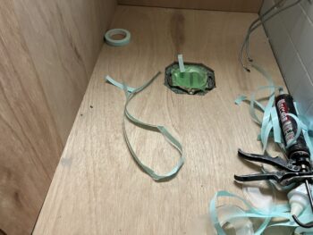 トイレ床工事中