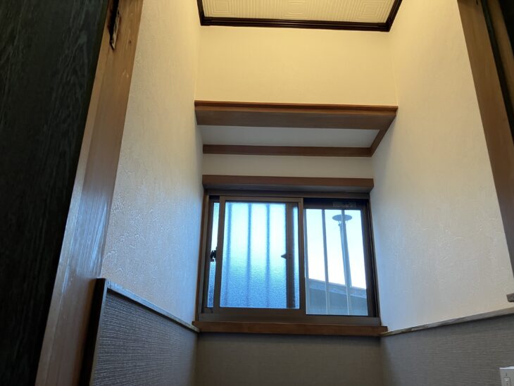 トイレ完成　窓