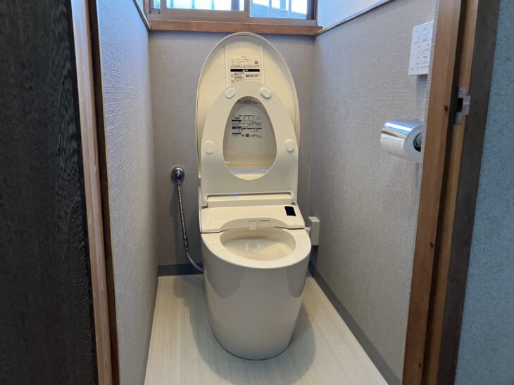 トイレ完成　開いたところ