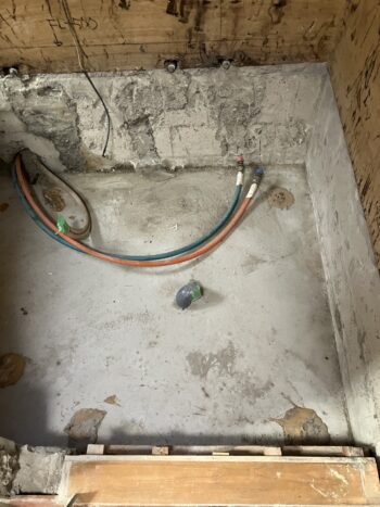 浴室 解体中の床