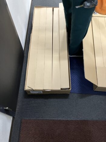 照明　箱の中身