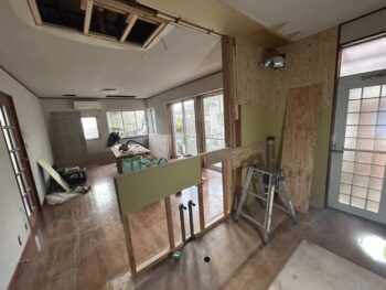 カウンター壁造作