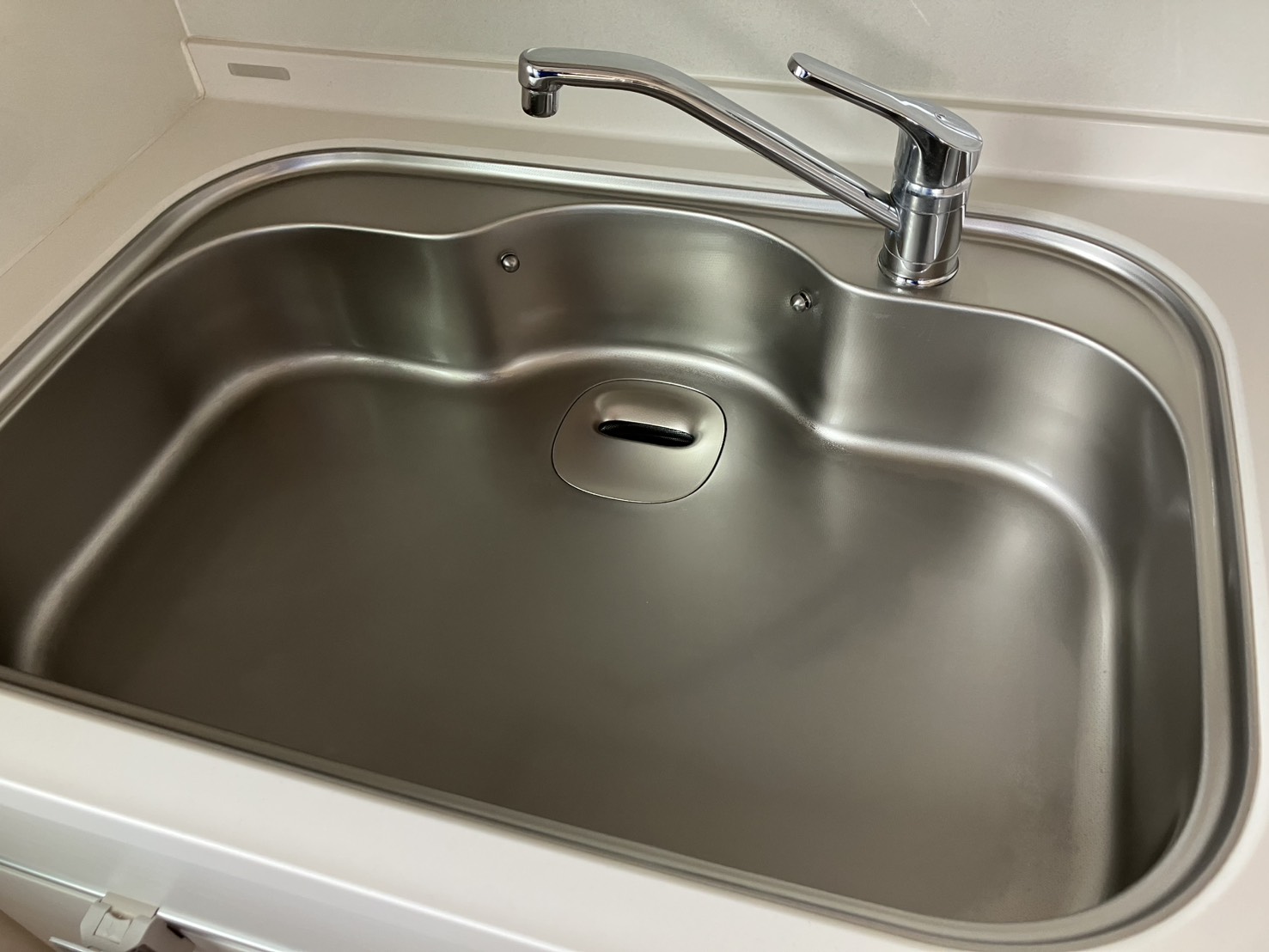 10年ほど前に交換したキッチンシンクにカルキ汚れが付着してリコーティング｜御殿場市