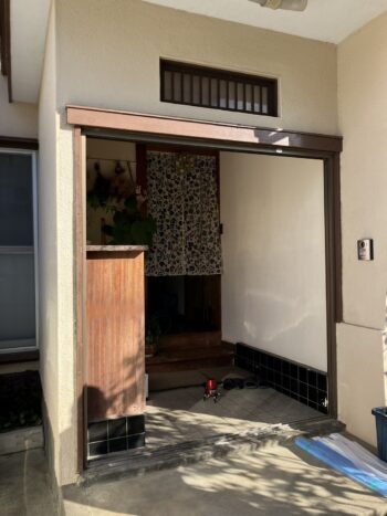 玄関　工事中