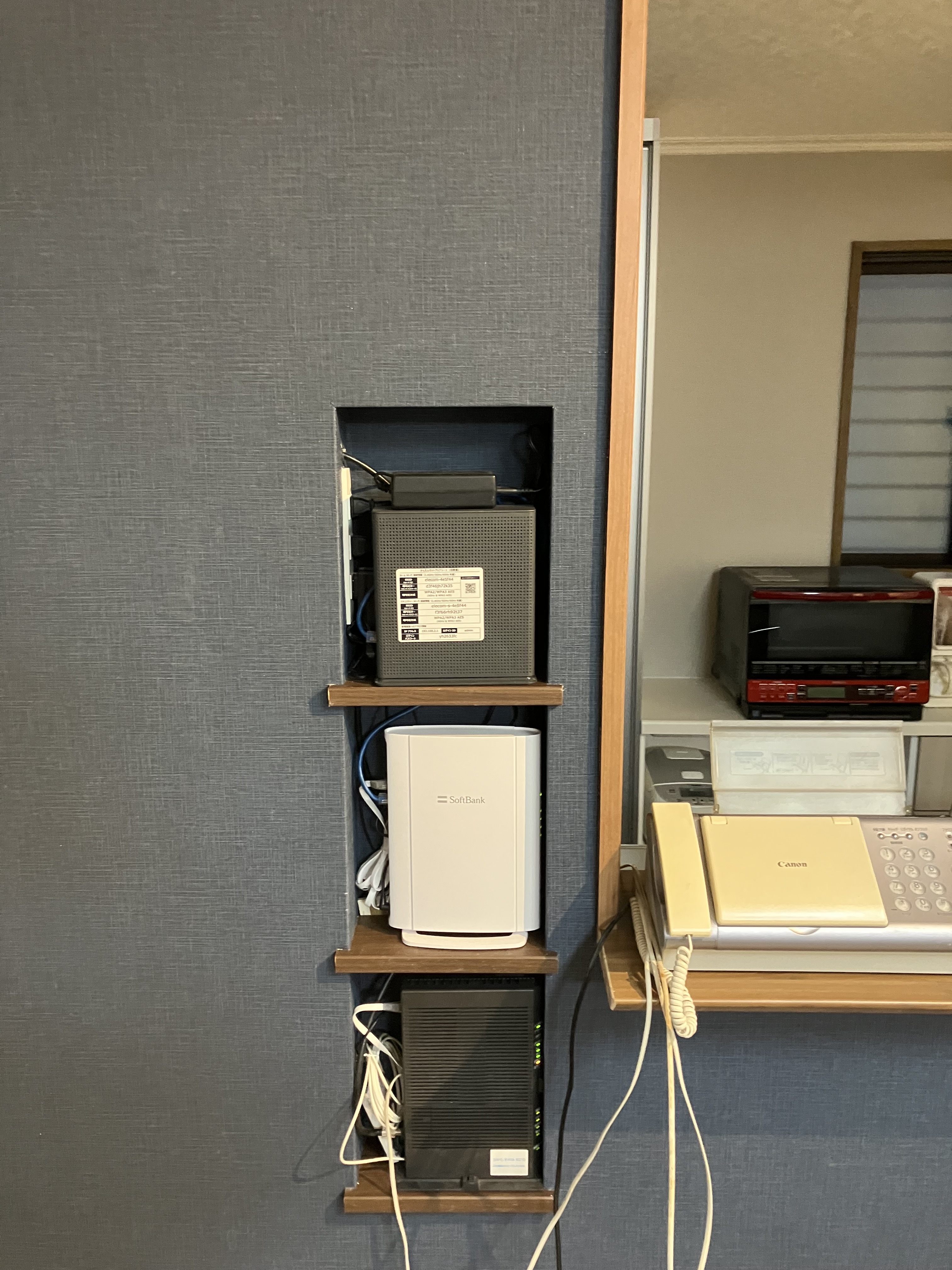 電話機やルーターを収納するニッチの造作｜長泉町のリフォーム