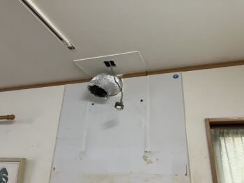レンジフード施工中