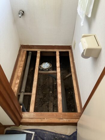 トイレ　床解体