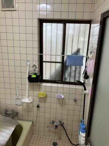 タイルの浴室 窓