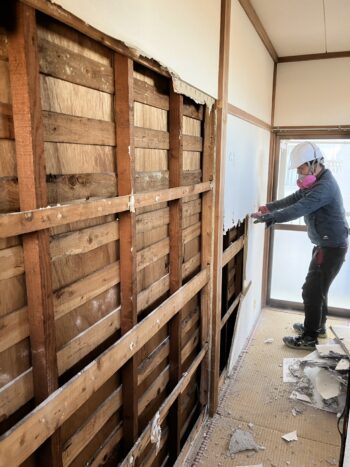間仕切り解体中