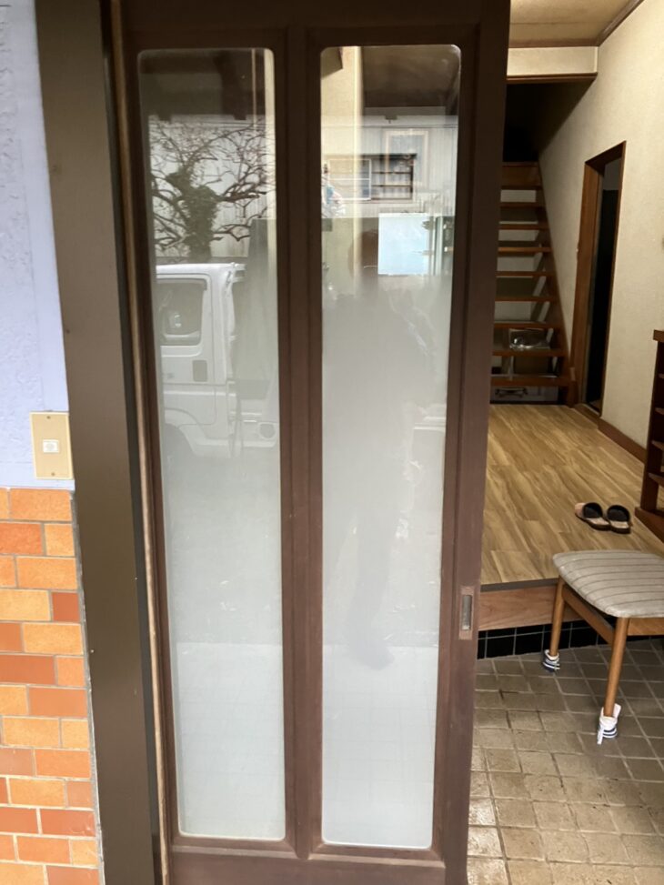 玄関ガラス　入れ替え完了