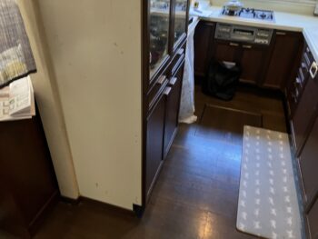背面収納解体前