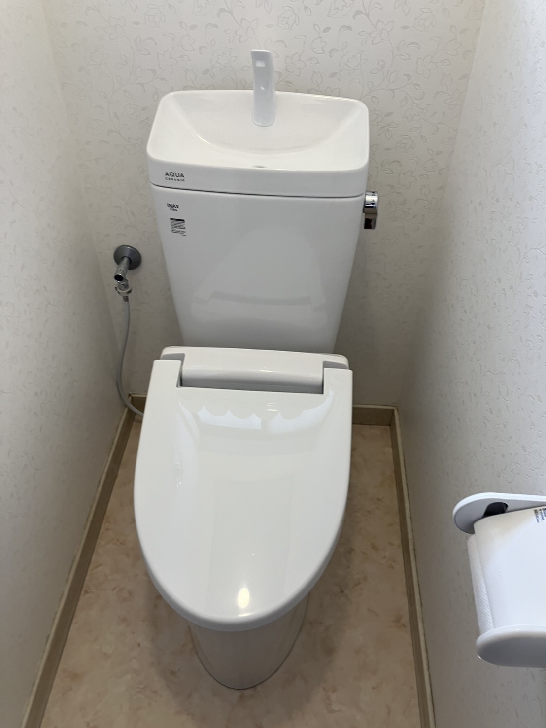 トイレ＋内装リフォーム商品代＋工事費＋処分費込みで23万6000円