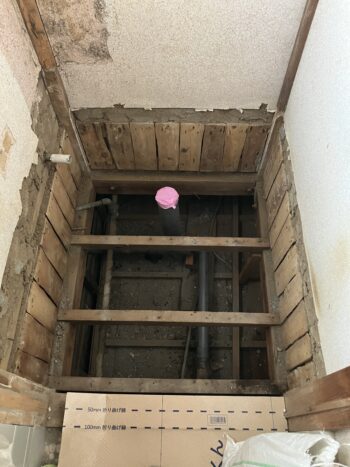 トイレ床解体
