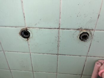 水栓 取り外し後の穴