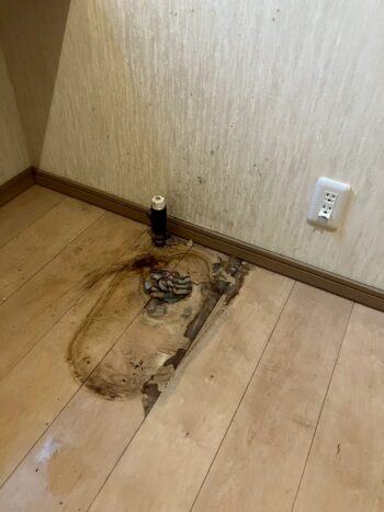 トイレ撤去後　床