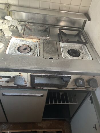 解体前 キッチン