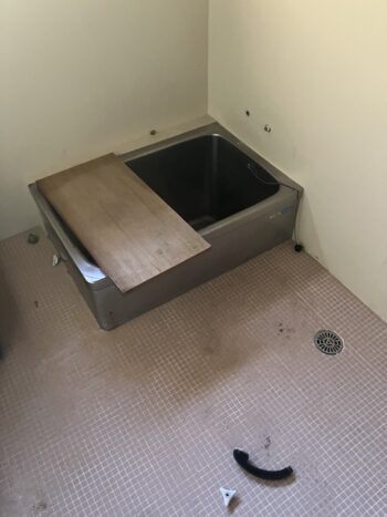 解体前 浴槽