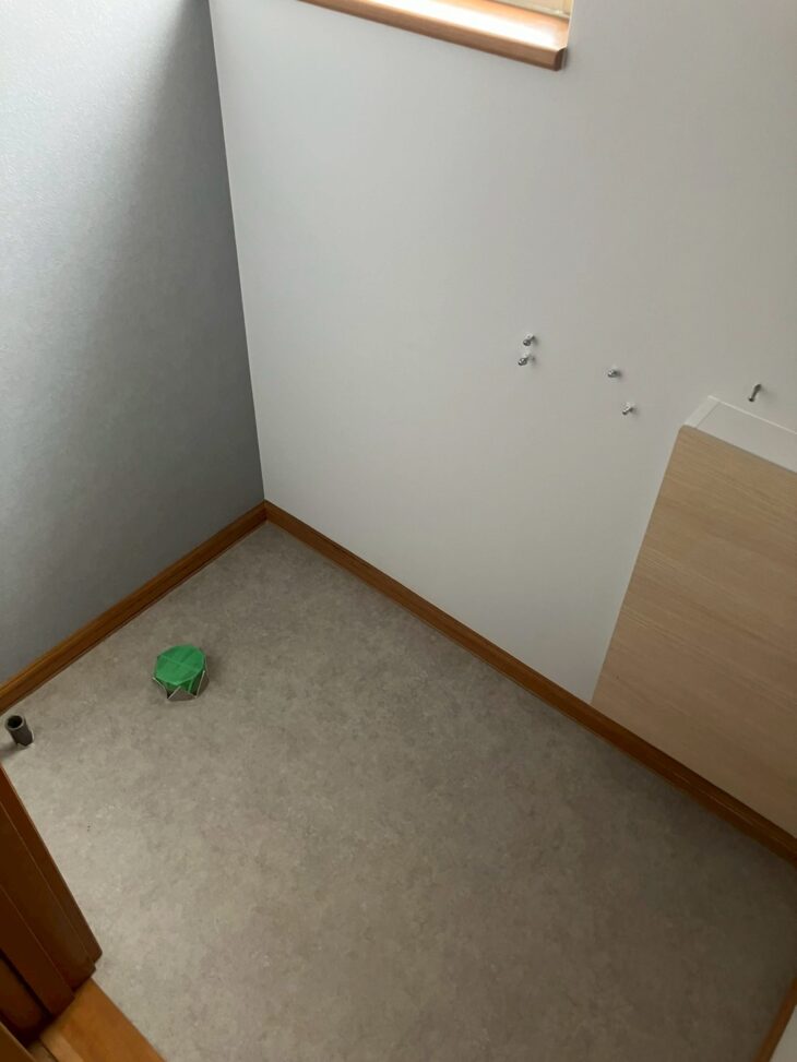トイレ内装張替え後