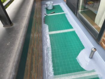 ウレタン防水１層目