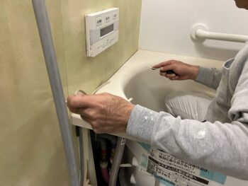 浴室のコーキング張り替え