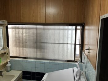 脱衣所の窓