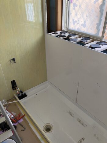 浴室組み立て