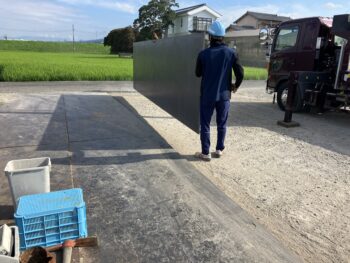 鉄板をおろしているところ