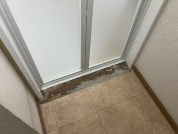 ドア枠設置後 